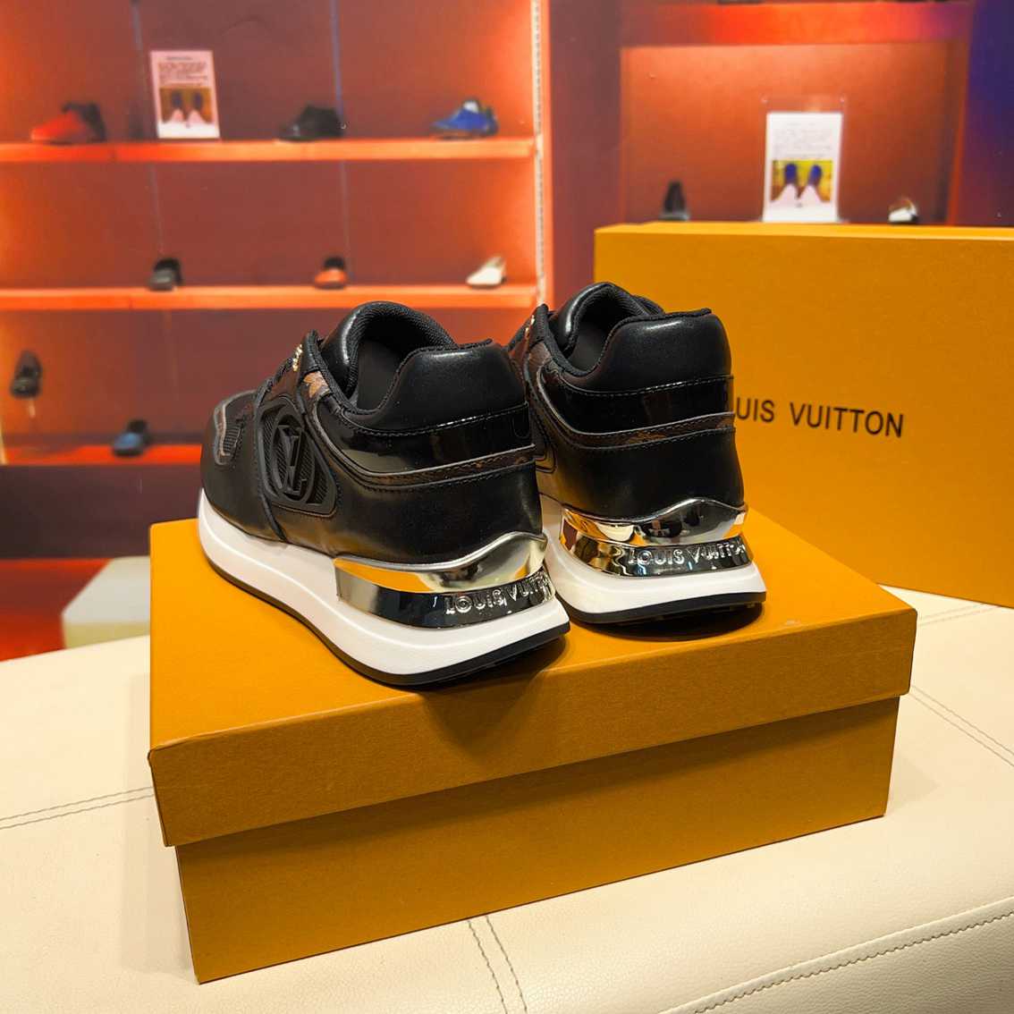 Basket Louis Vuitton Neo Run Away NOIR monograme