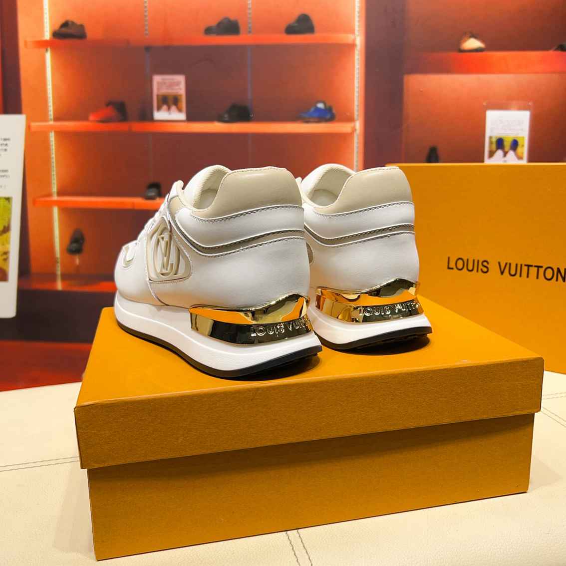 Basket Louis Vuitton Neo Run Away blanc